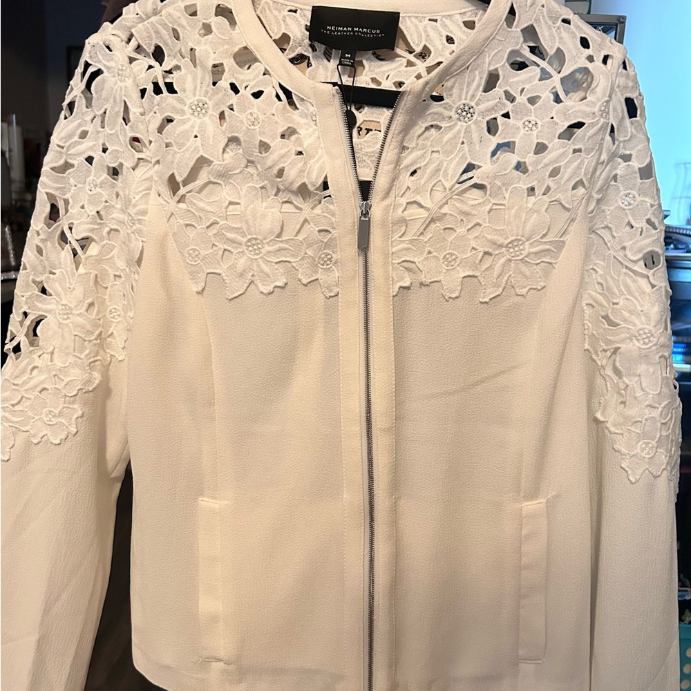 NEIMAN MARCUS, medium, NWT
